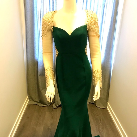 Dresses & Skirts - Green dress